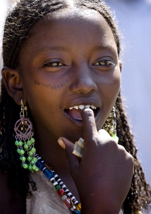 Afar tribe girl with sharpened teeth, Assaita, Afar regional state, Ethiopia