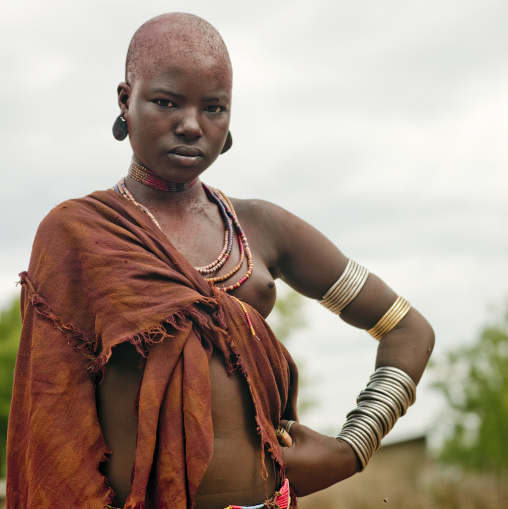 Shaved Ochre Dyed Hair hamer Tribe Woman Portrait during her uta times, Omo Valley, Ethiopia