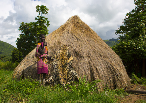 Suri woman posing near an animal skin, Tulgit, Omo valley, Ethiopia