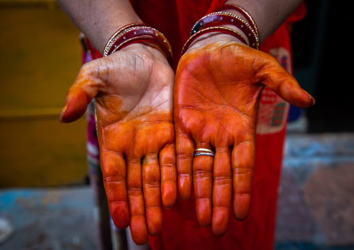 Cropped hands of woman showing henna tattoo, Rajasthan, Jodhpur, India