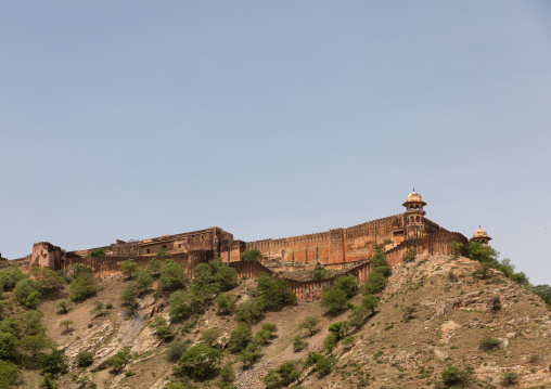 The long wall surrounding Amer fort, Rajasthan, Amer, India