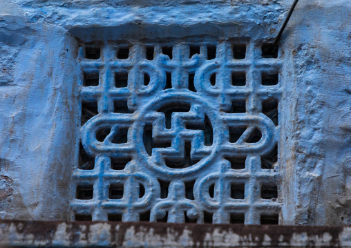 Ventilation over a door of a haveli with a swastika cross, Rajasthan, Jodhpur, India