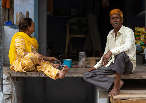 Indian couple in front of shops in the street, Rajasthan, Bundi, India