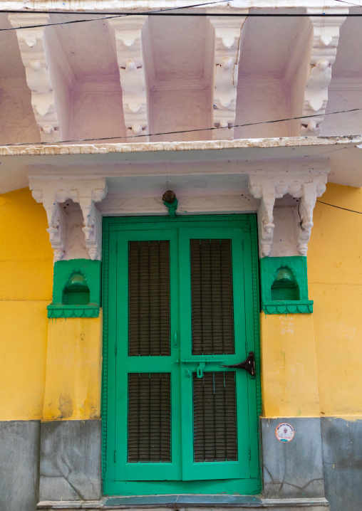 Green door of an haveli, Rajasthan, Jodhpur, India