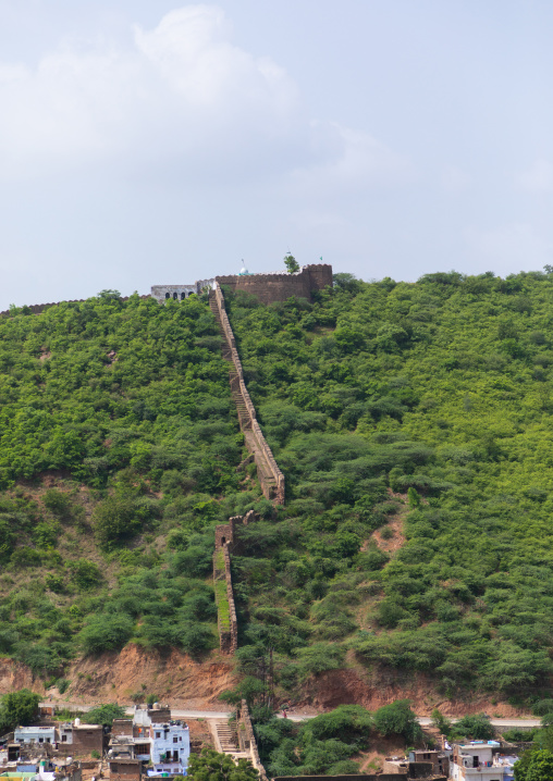 Taragarh fort rempart on a hill, Rajasthan, Bundi, India