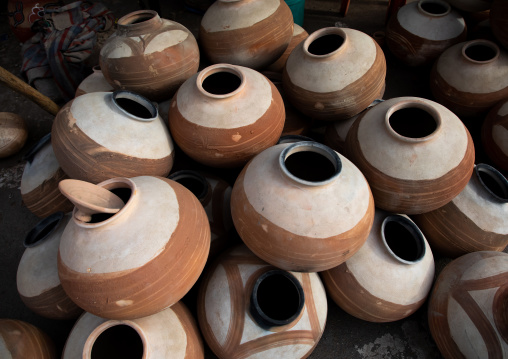 Side shop selling pottery, Rajasthan, Bikaner, India
