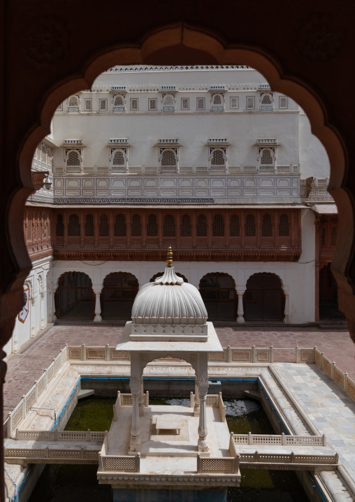 Junagarh fort courtyard and fountain, Rajasthan, Bikaner, India