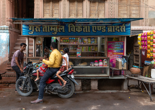 Food stall selling street food, Rajasthan, Bikaner, India