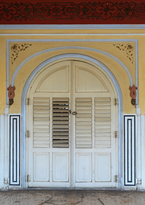 City palace wooden door, Rajasthan, Jaipur, India