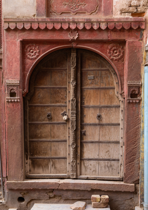 Beautiful wodden door of a haveli in the old city, Rajasthan, Bikaner, India