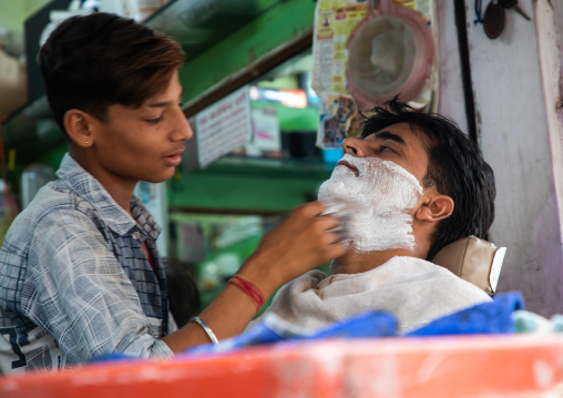 Indian man having beard shaved off, Rajasthan, Bikaner, India