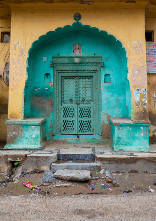 Green door of an old historic haveli, Rajasthan, Nawalgarh, India