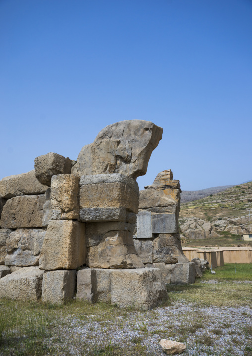 Ruins of apadana palace built by darius the great, Fars province, Persepolis, Iran