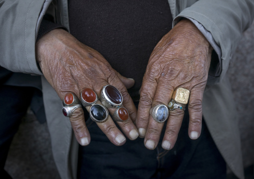 Man selling rings in tajrish bazaar, Shemiranat county, Tehran, Iran
