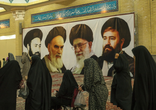 Pilgrims going in front of the ayatollah khomeini mausoleum, Shemiranat county, Behesht-e zahra, Iran