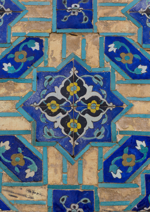 Mosaic pattern with ceramic tiles in friday mosque, Isfahan province, Isfahan, Iran