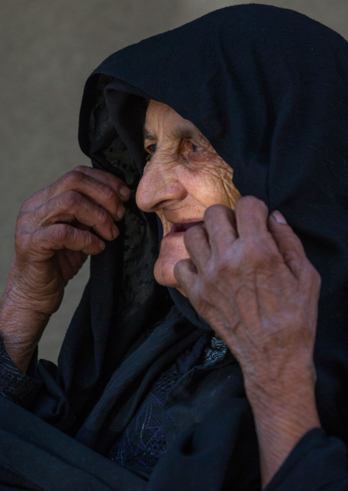 An Elderly Iranian Shiite Woman During The Chehel Manbar Ceremony One Day Before Ashura, Lorestan Province, Khorramabad, Iran