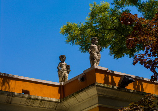 Statues on the top of an old house, Veneto Region, Venice, Italy