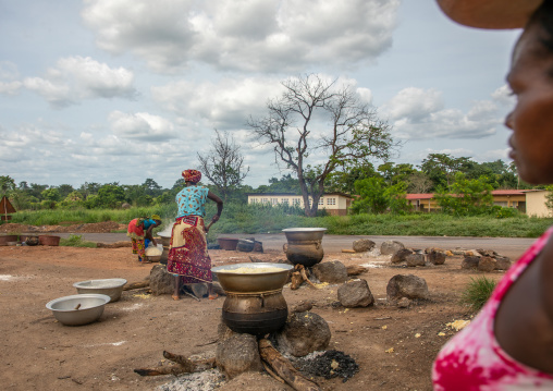 African women cooking attiéké, Région des Lacs, Sakiare, Ivory Coast