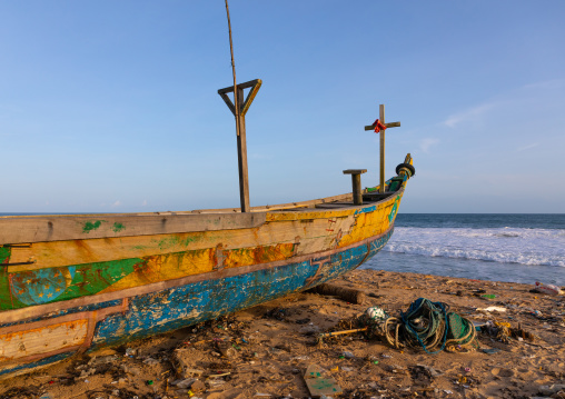 Pirogues on the beach in N’zima fishermen village, Sud-Comoé, Grand-Bassam, Ivory Coast