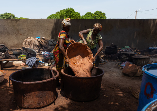 Senufo women prepairing shea butter in a traditional karité factory, Savanes district, Tcheregnimin, Ivory Coast