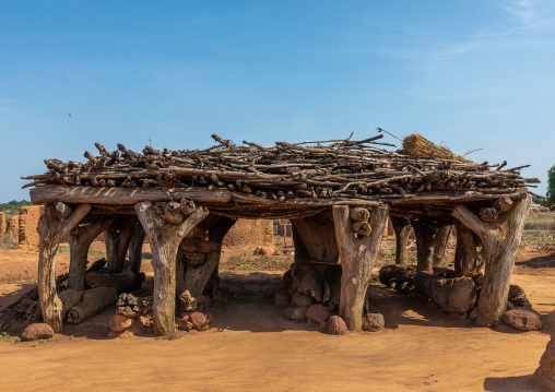 Palaver hut used as a gathering spot for the Senufo men, Savanes district, Niofoin, Ivory Coast
