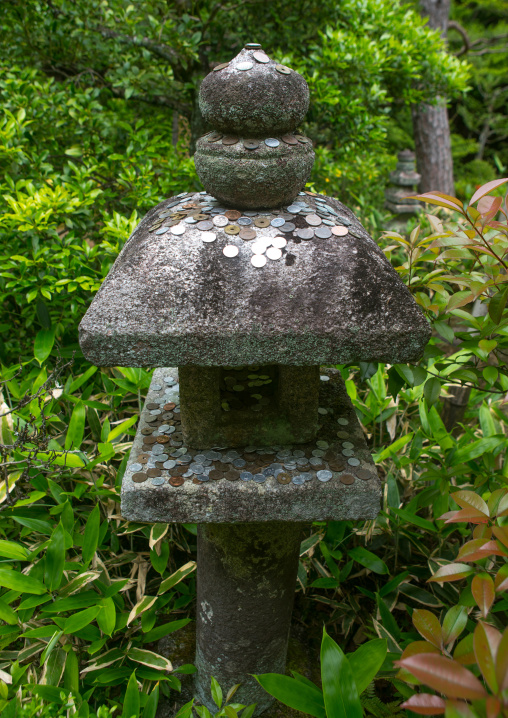 Lantern in koto-in zen buddhist temple in daitoku-ji, Kansai region, Kyoto, Japan