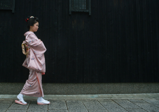 16 Years old maiko called chikasaya walking in the streets of gion, Kansai region, Kyoto, Japan