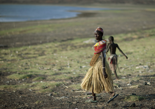 El molo tribe women going to the lake, Rift Valley Province, Turkana lake, Kenya