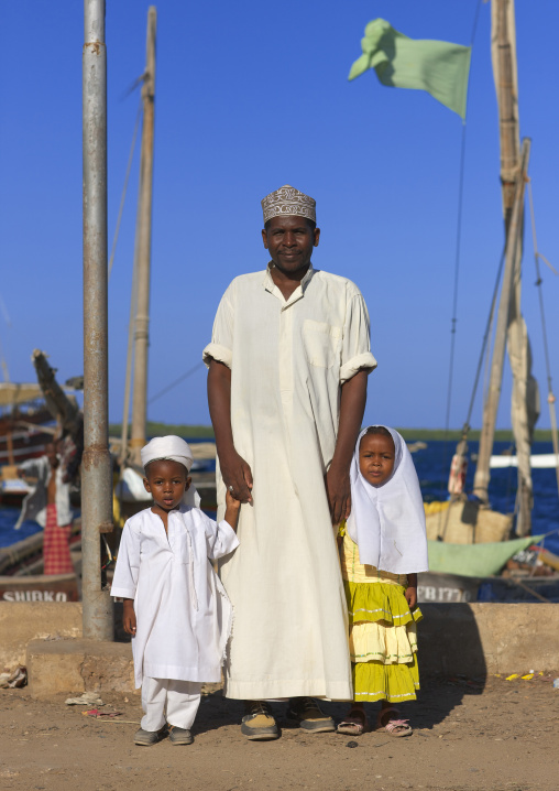 A muslim father and his two young children, Lamu County, Lamu, Kenya