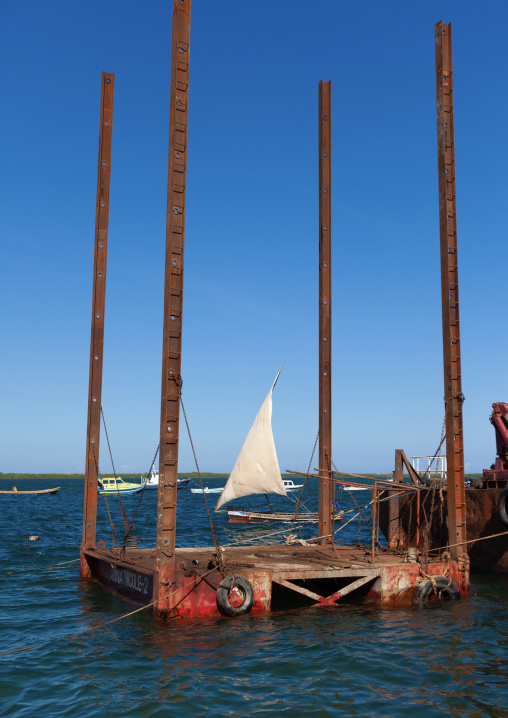 Dhow sailing on the indian ocean, Lamu County, Lamu, Kenya