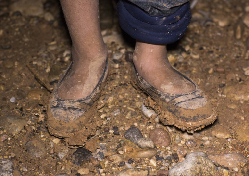 Yezedi Refugee From Sinjar Living In The Mud, Duhok, Kurdistan, Iraq