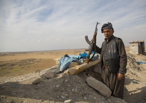 Kurdish Peshmergas Veterans On The Frontline, Kirkuk, Kurdistan, Iraq