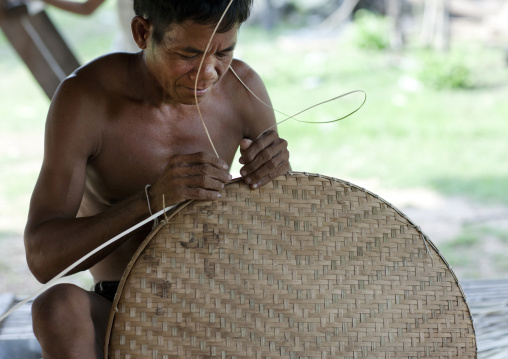 Bru minority man making a basket, Phonsaad, Laos