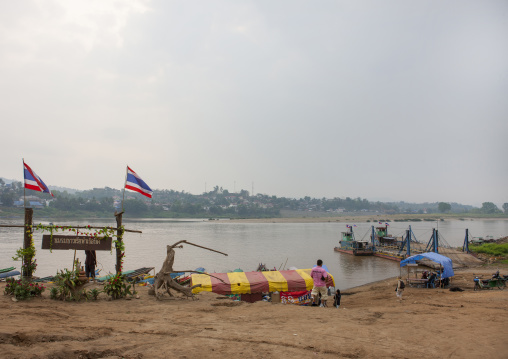 Border on the mekong river between laos and thailand, Houei xay, Laos