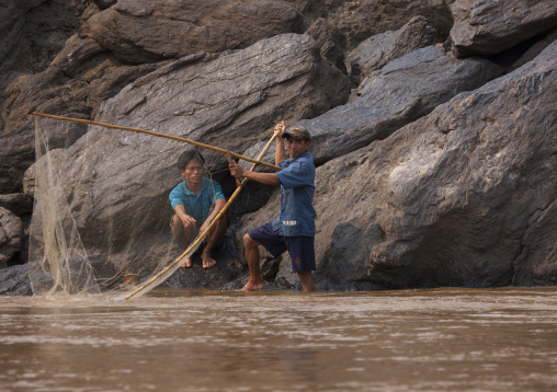 Fishermen on mekong river, Houei xay, Laos