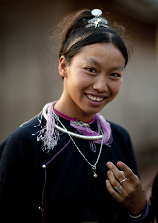 Smiling lantaen minority woman, Nam deng, Laos