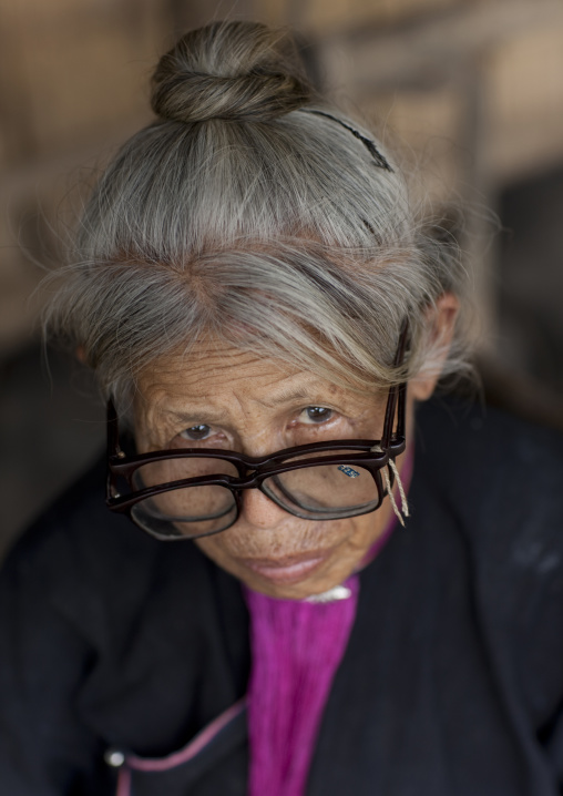 Lantaen old woman with double glasses, Muang sing, Laos