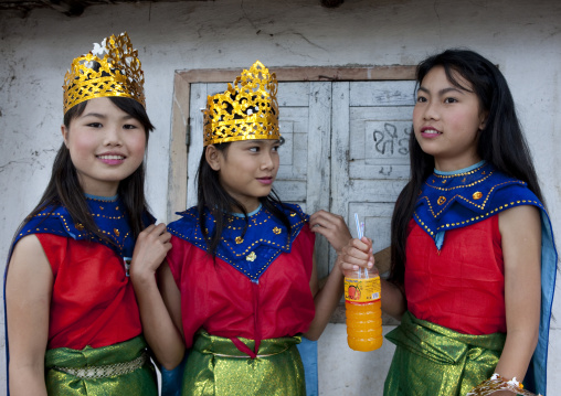 Girls in traditionnal clothing during pii mai lao new year celebration, Luang prabang, Laos