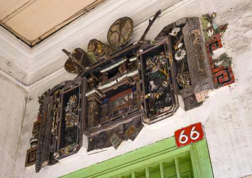 A Mirror On The Front Door Of A Chinese House To Fright Away Evil Spirits, Penang Island, George Town, Malaysia