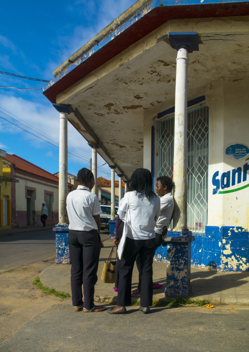 Girls In Front Of An Old Portuguese Colonial Building, Inhambane, Inhambane Province, Mozambique