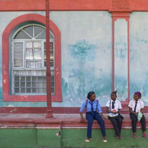 Girls In Front Of An Old Portuguese Colonial Building, Inhambane, Inhambane Province, Mozambique