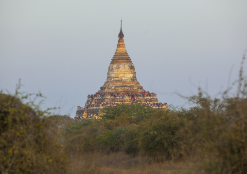 Tourists Waiting To View Sunset Line The Shwesandaw Pagoda, Bagan, Myanmar