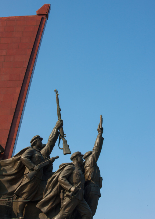 Statues of North Korean citizens in their anti-japanese revolutionary struggle in Mansudae Grand monument, Pyongan Province, Pyongyang, North Korea