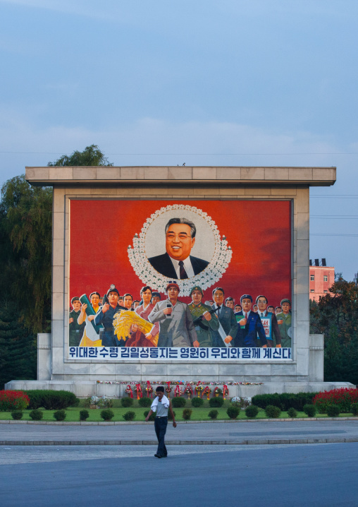 Propaganda fresco depicting Kim il Sung with North Korean citizens, Pyongan Province, Pyongyang, North Korea