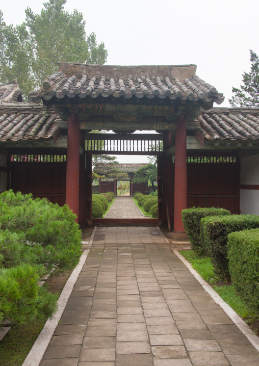 Entrance of the former royal villa of Ri Song Gye founder of the choson dynasty, South Hamgyong Province, Hamhung, North Korea