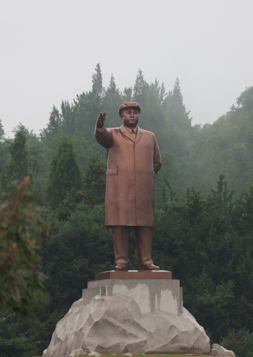 Dear leader Kim il Sung statue, South Hamgyong Province, Hamhung, North Korea