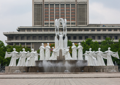 Mansudae fountain park dedicated to the glory of Kim il Sung with the statues performing a dance called snow falls, Pyongan Province, Pyongyang, North Korea