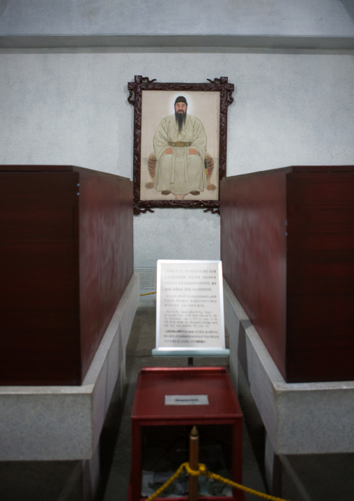 Old king grave in central history museum, Pyongan Province, Pyongyang, North Korea
