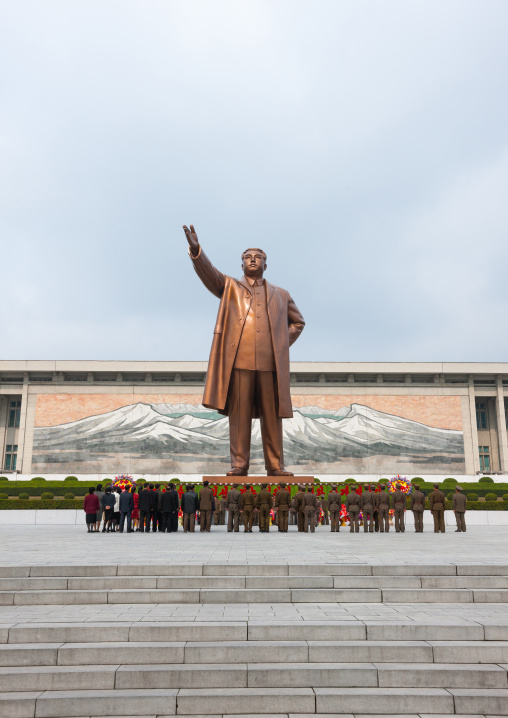 North Korean people bowing in front of Kim il Sung statue in Mansudae Grand monument, Pyongan Province, Pyongyang, North Korea